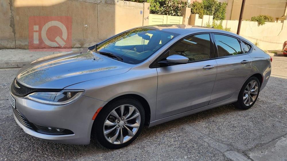 Chrysler 200